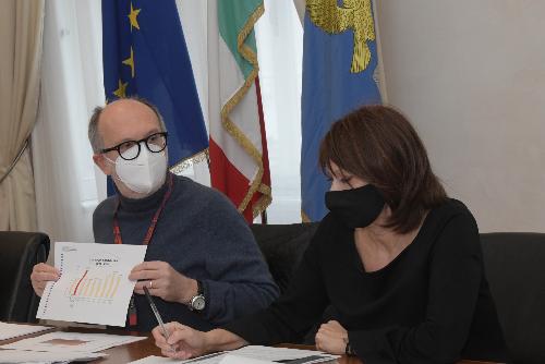 Il vicegovernatore del Friuli Venezia Giulia con delega alla Salute Riccardo Riccardi e l'assessore regionale all'Istruzione Alessia Rosolen in una foto d'archivio